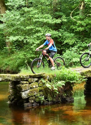 La base VTT‑FFCT® de la Roussille à Châtelus Malvaleix